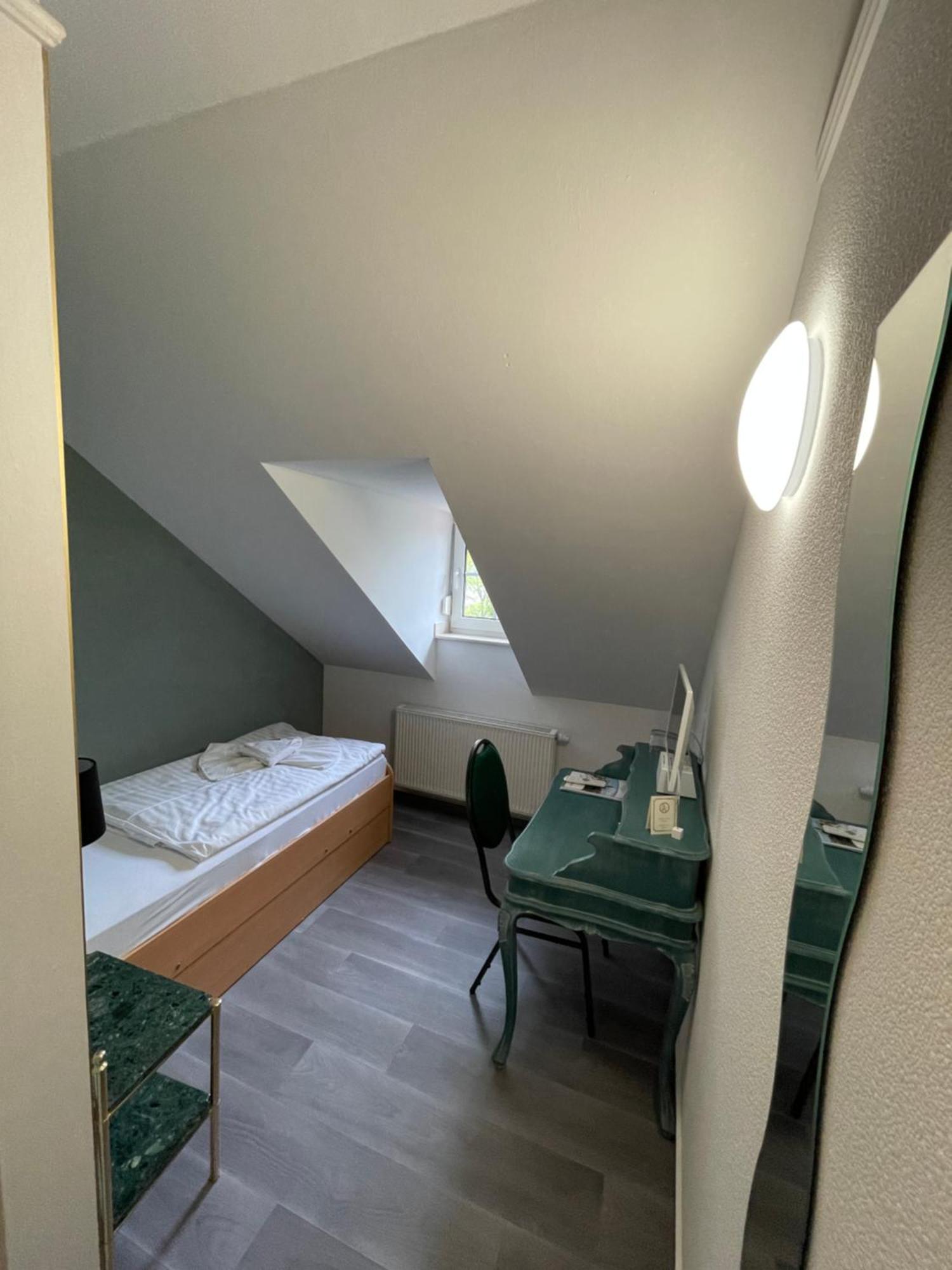 Haus Hennesburg, Garni Hotel Eisenach Værelse billede